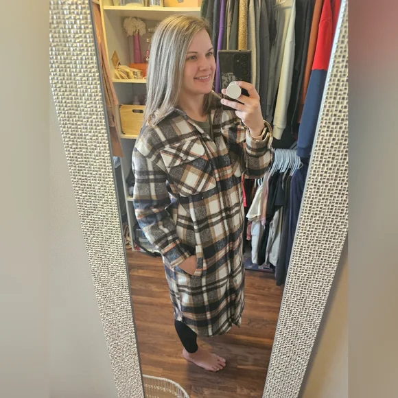 Fornia Shacket - Picture 2 of 6